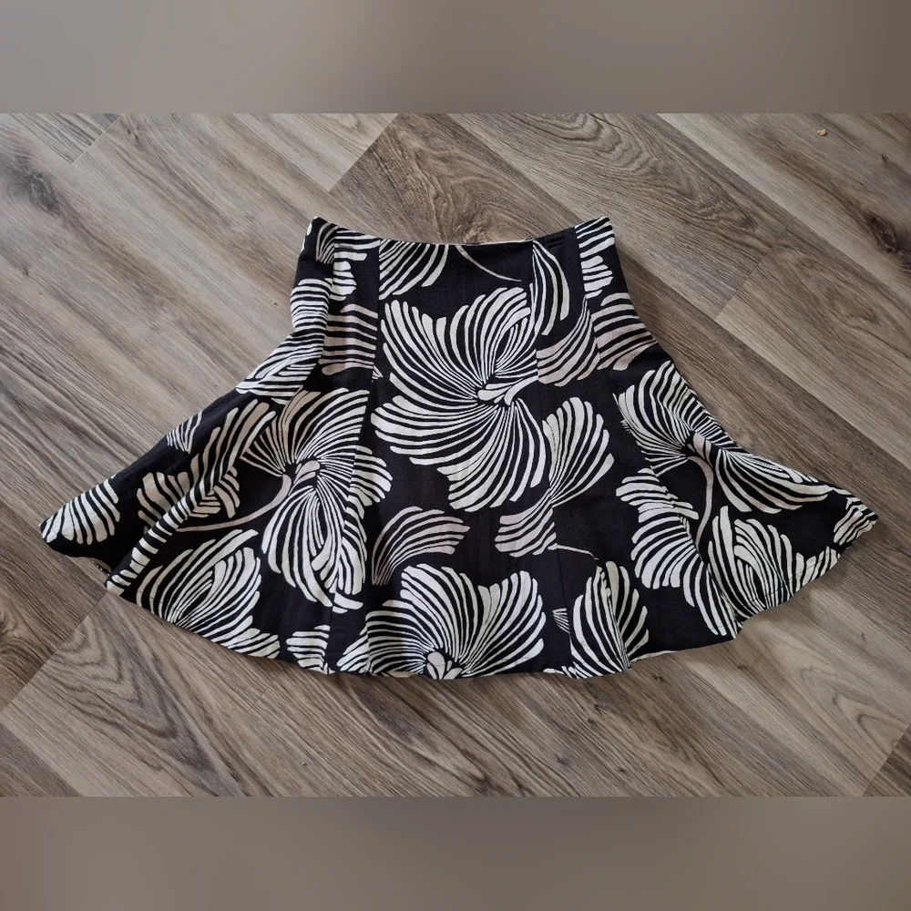 New York & Company Linen Skirt Size 6 Like New Black And Tan‎
